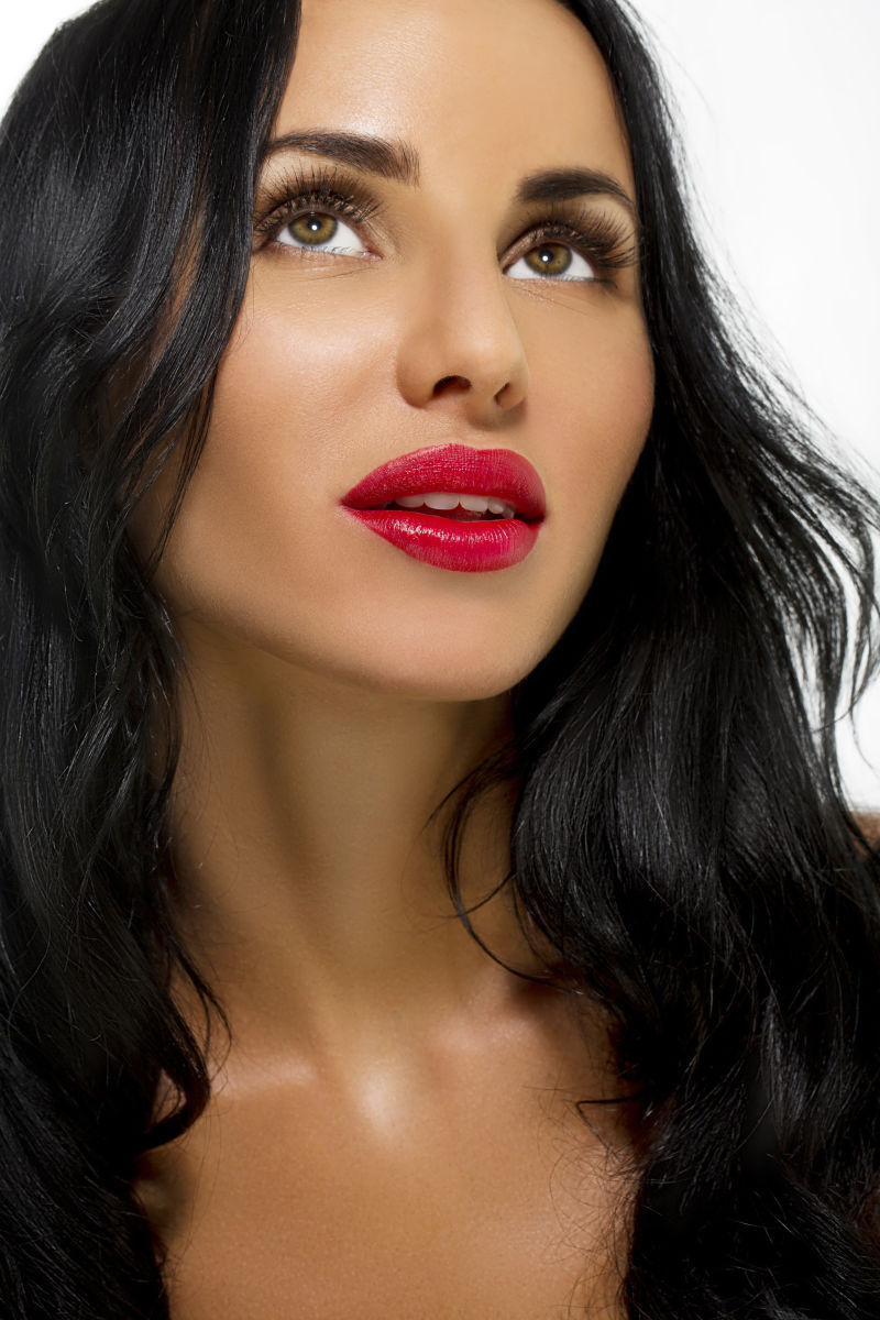 长着黑发的美女发型美丽模型