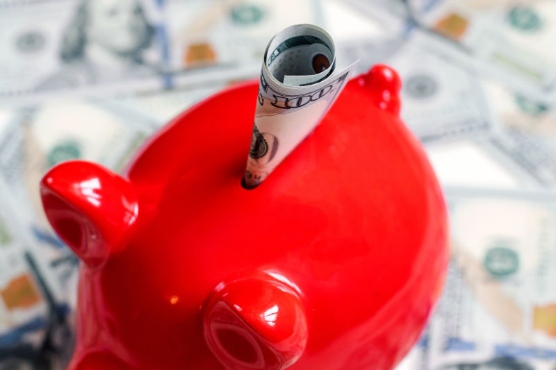 新发行的2013年版100美元纸币-概念金融投资存款