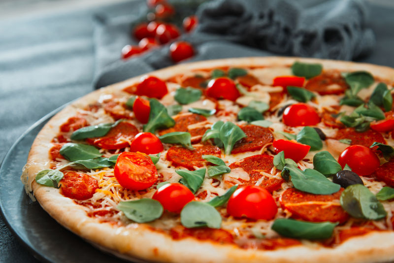 火腿西红柿香肠披萨