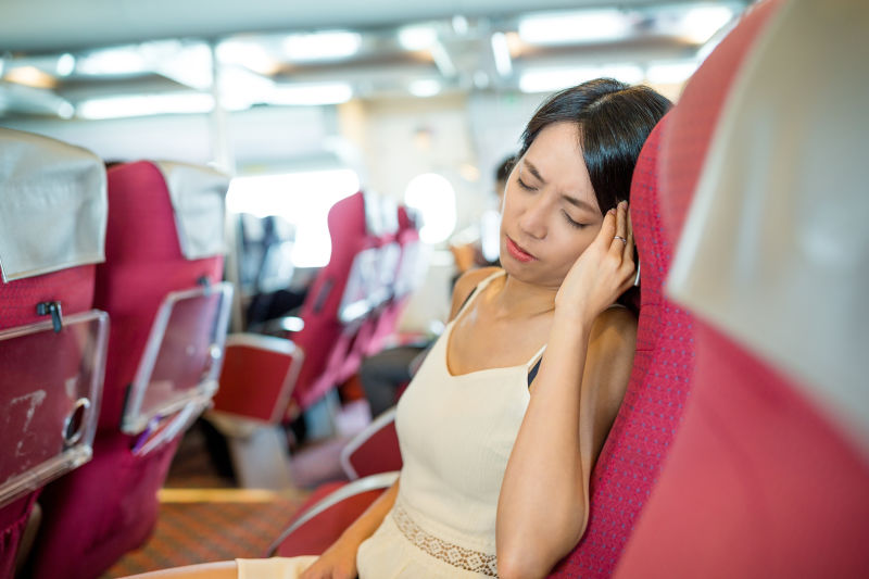 船上晕船的女人