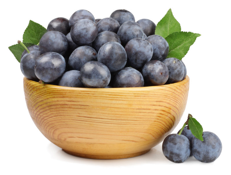 黑荆棘的果实放在一个单独的杯子里