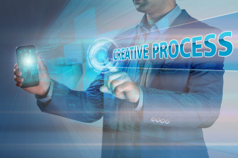 商业理念商人手里拿着斯马特丰点击