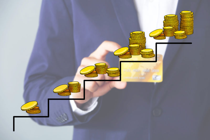 货币概念-持信用卡的商人