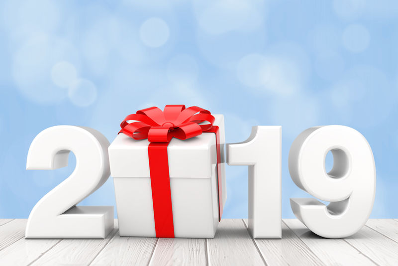 2019年新年的标志是礼品盒和木制桌子上的红丝带-三维绘制