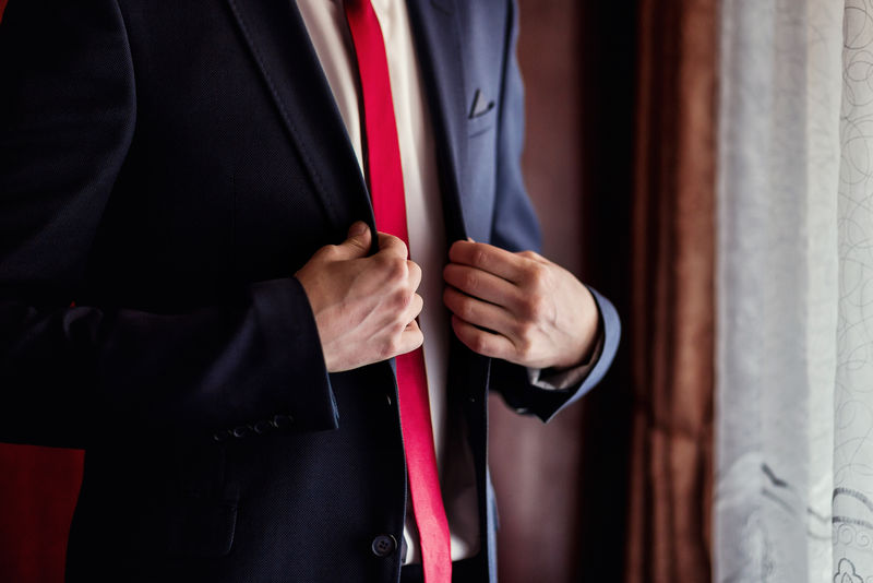 商人穿夹克政治家男人的风格男人的手特写美国欧洲商人商业时尚和服装概念