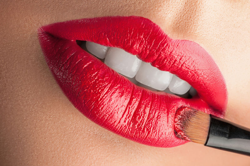 红唇-为化妆品做广告