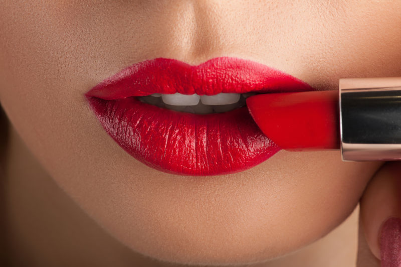 红唇-为化妆品做广告