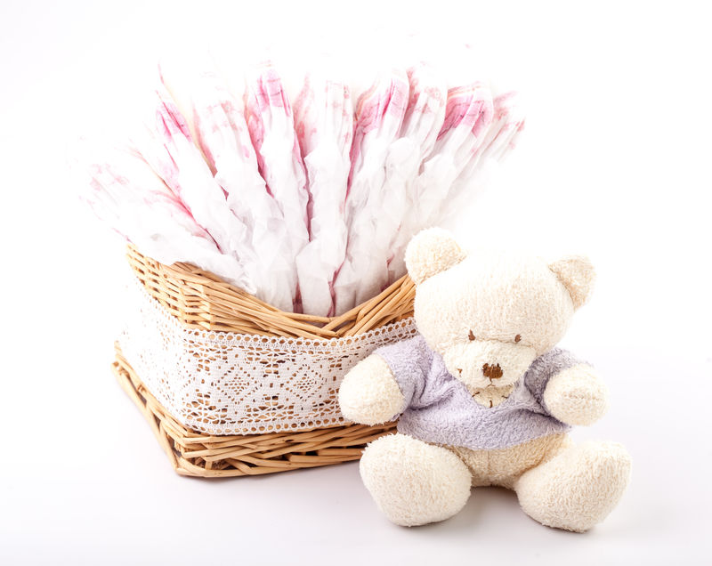 一次性尿布和泰迪熊