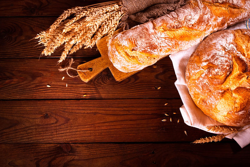 木制背景的自制面包乡村风格食品烘焙背景
