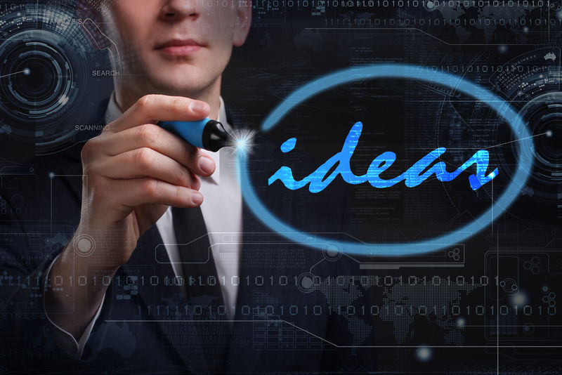 商业技术互联网和网络概念-年轻的商人写单词：想法