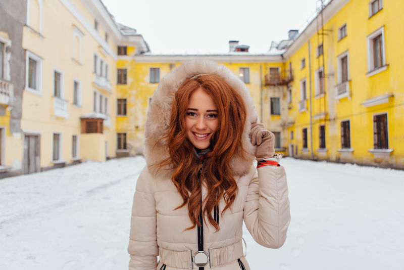 漂亮的红头发女孩