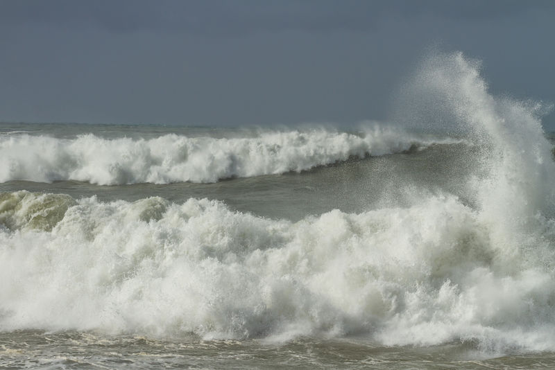 暴风雨期间的海浪