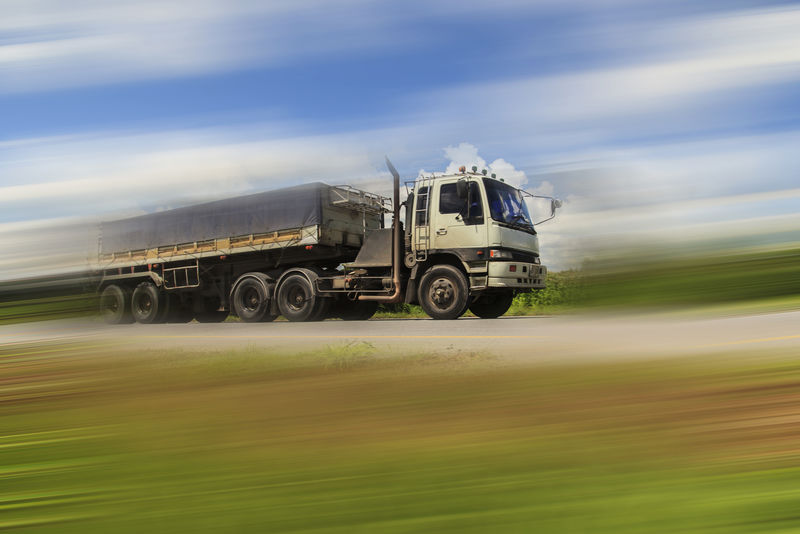 公路货车运动模糊