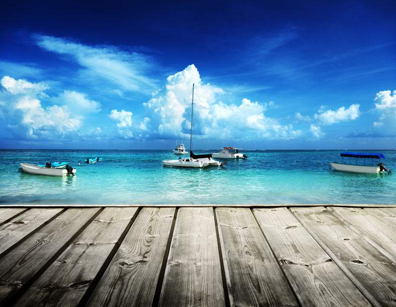 加勒比的海滩和游艇
