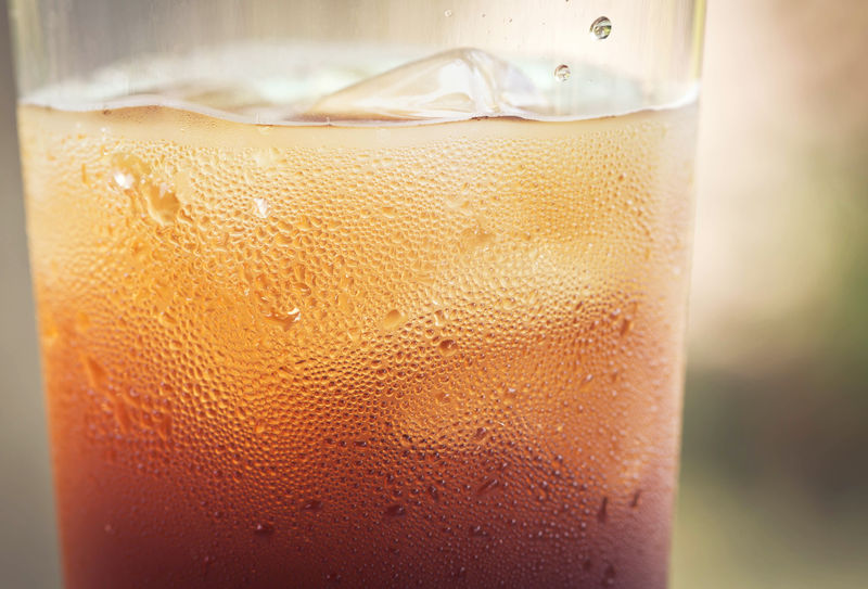 一杯可乐加冰块