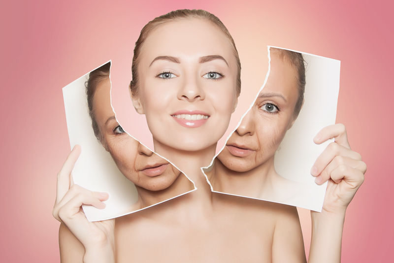 女人用她的老脸打破照片展现出纯洁的皮肤