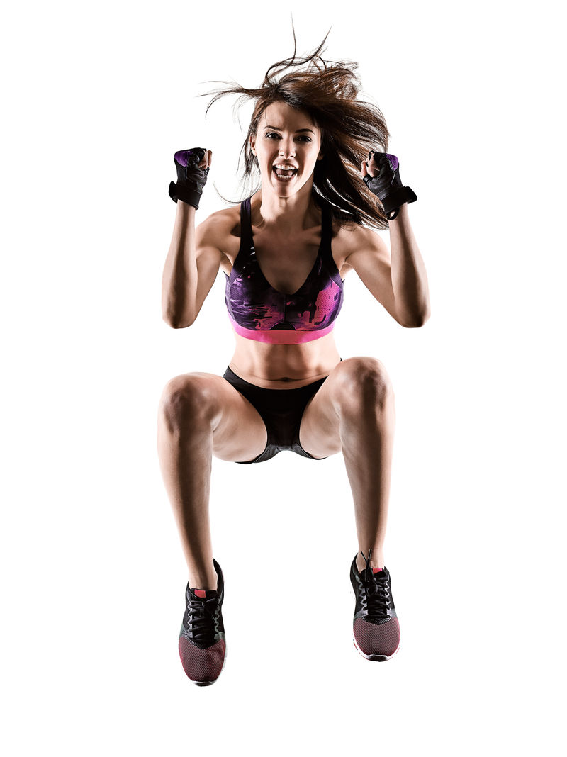 一位高加索妇女正在进行有氧拳击交叉核心训练健身运动健美操剪影隔离在白色背景上