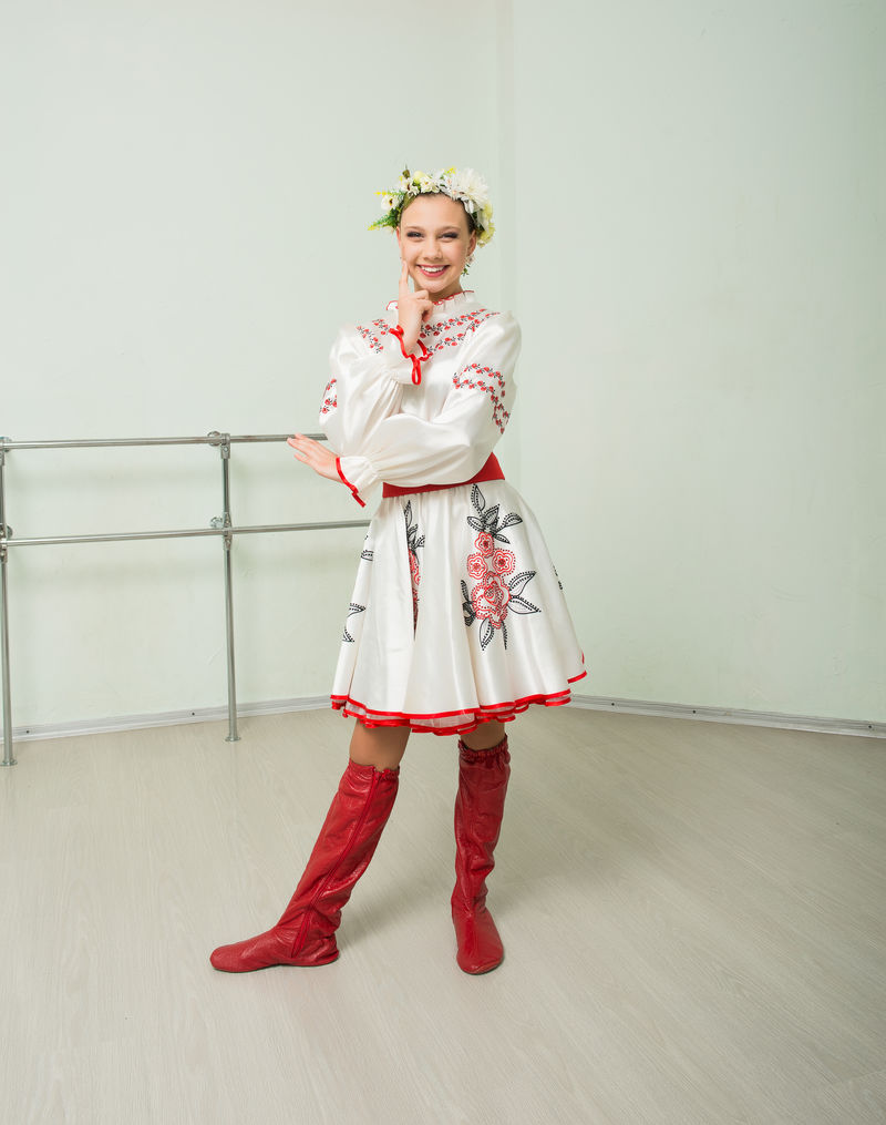 乌克兰特色服饰图片