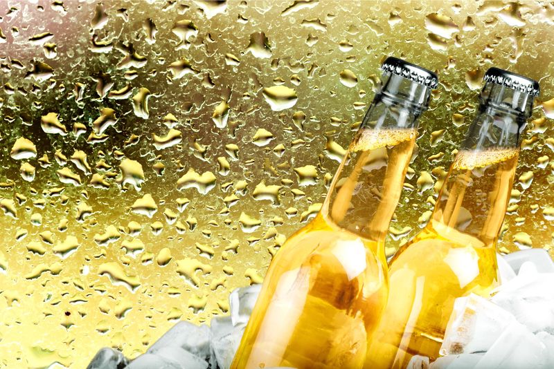 啤酒啤酒瓶冰块