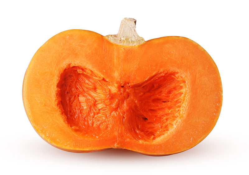 切成两半的黄色南瓜菜