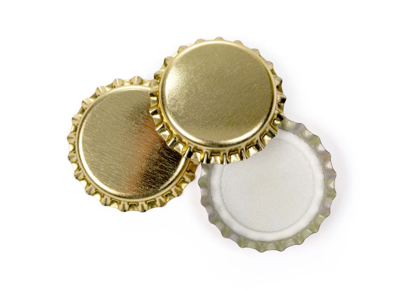 带裁剪路径的白色背景上的瓶盖