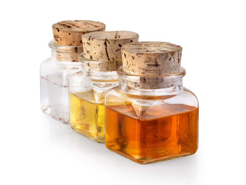 一瓶橄榄油和醋