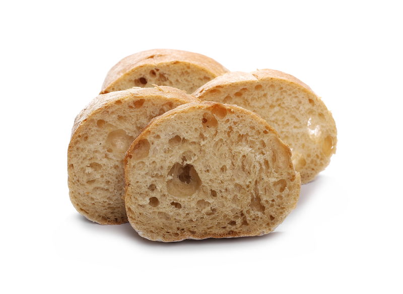 不含添加剂的全麦面包片白底隔离