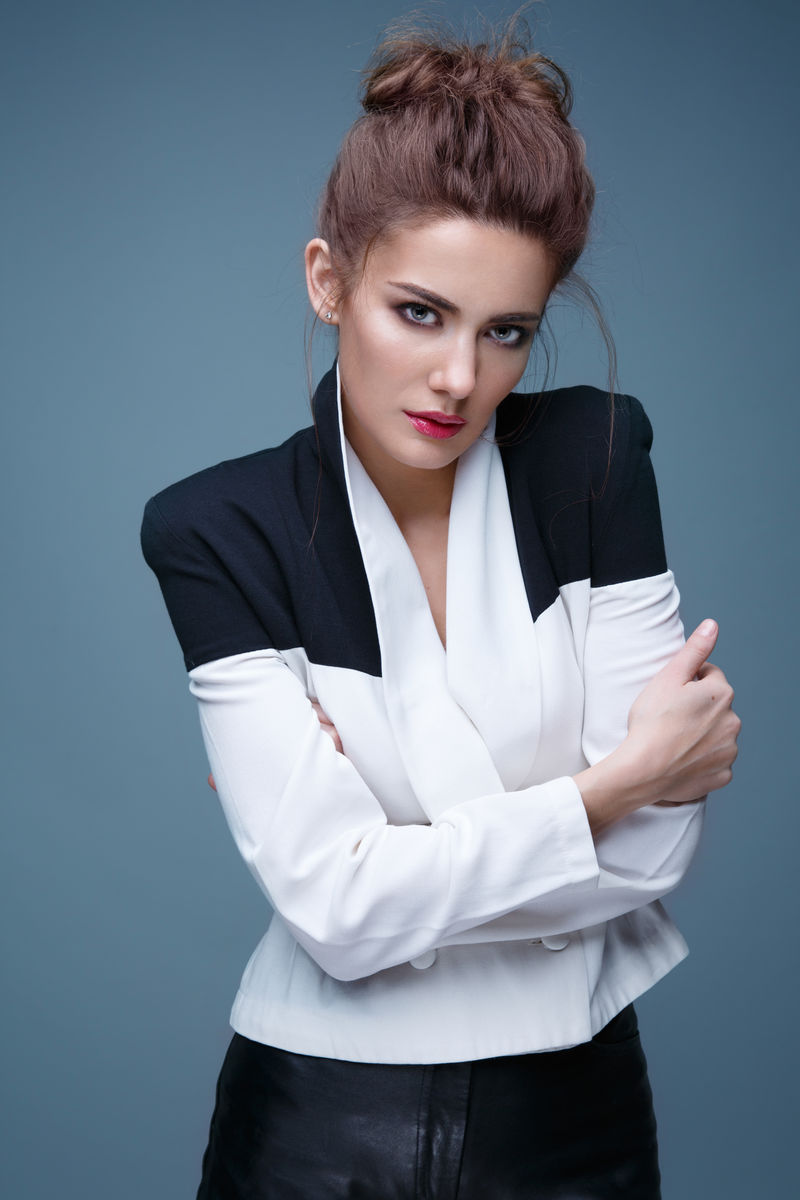 年轻美丽女人的肖像