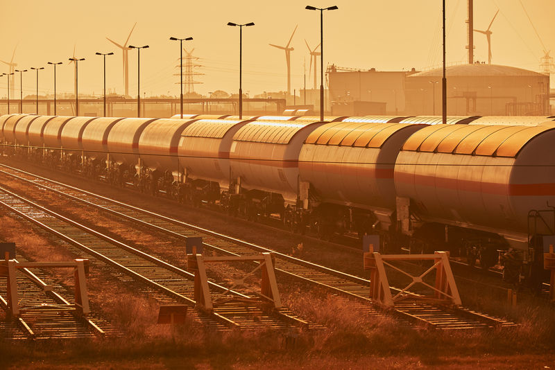 阳光下的铁疯车