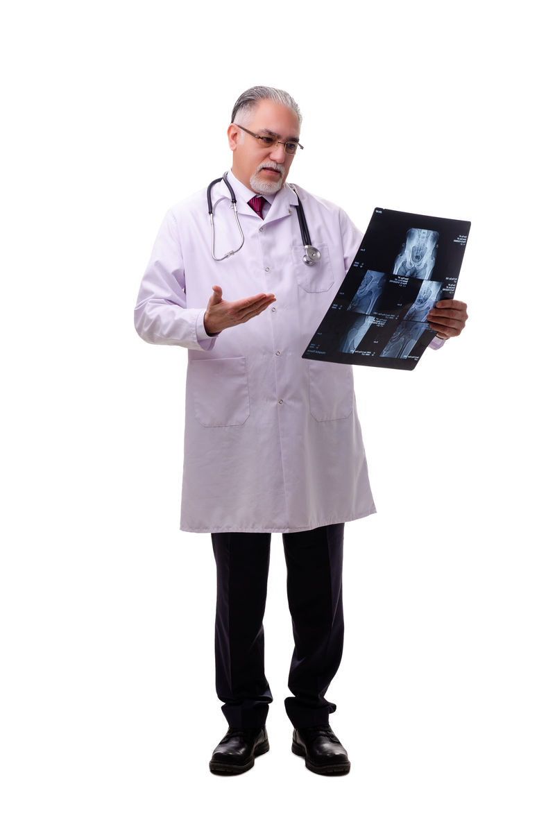 白衣隔离的老男医生