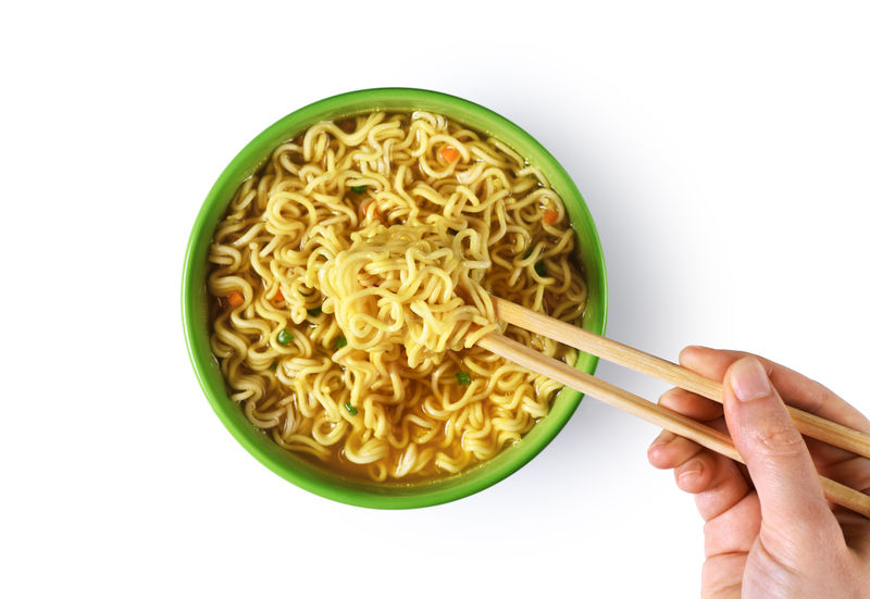 一盘白底方便面