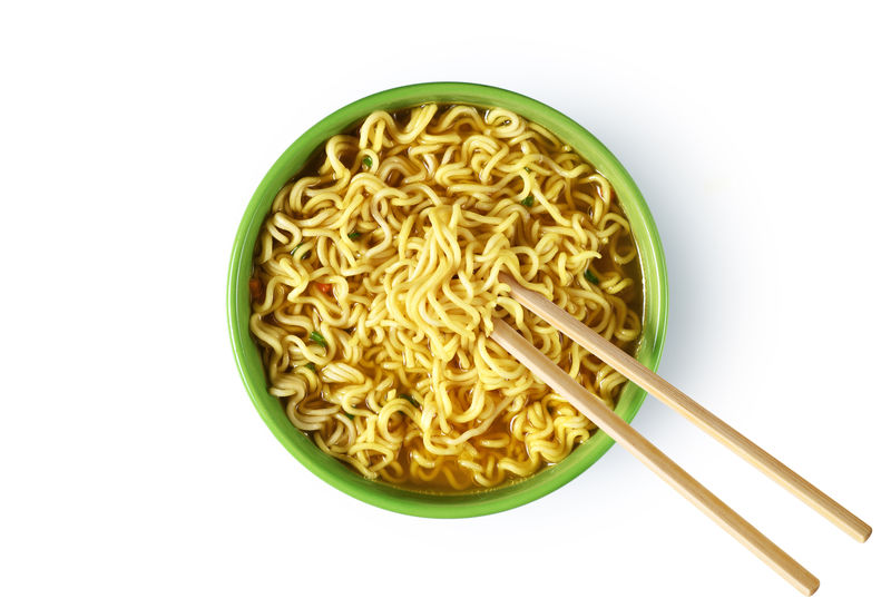 一盘白底方便面