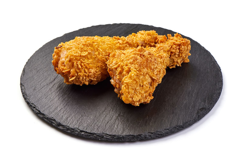 裹面包的脆炸鸡腿白底独立