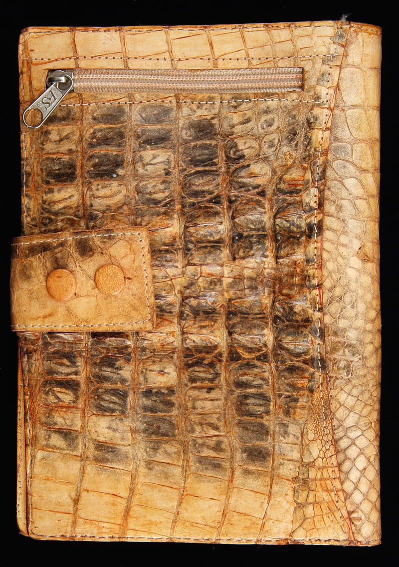 鳄鱼和蛇手工制作的产品