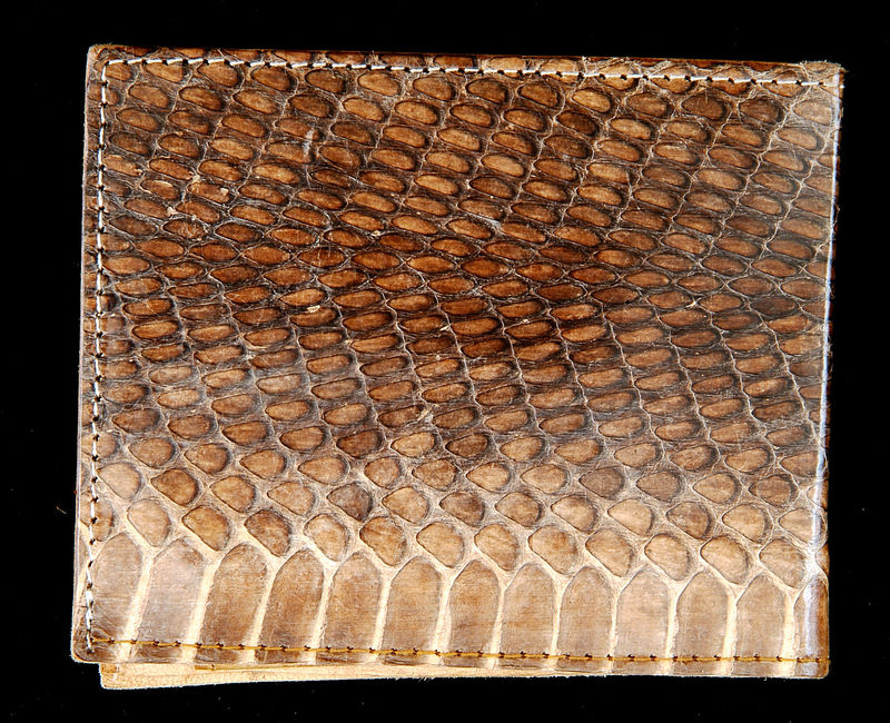 鳄鱼和蛇手工制作的产品