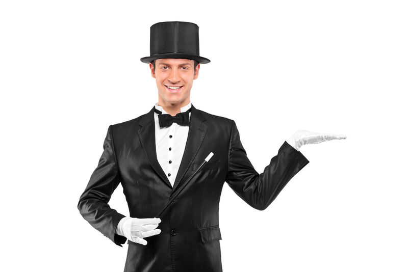 魔术师戴着高高的左手顶帽子