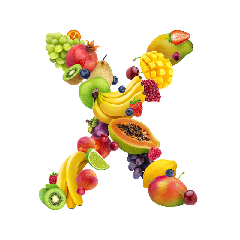 字母-X由不同的水果和浆果制成水果字母表以白色为背景