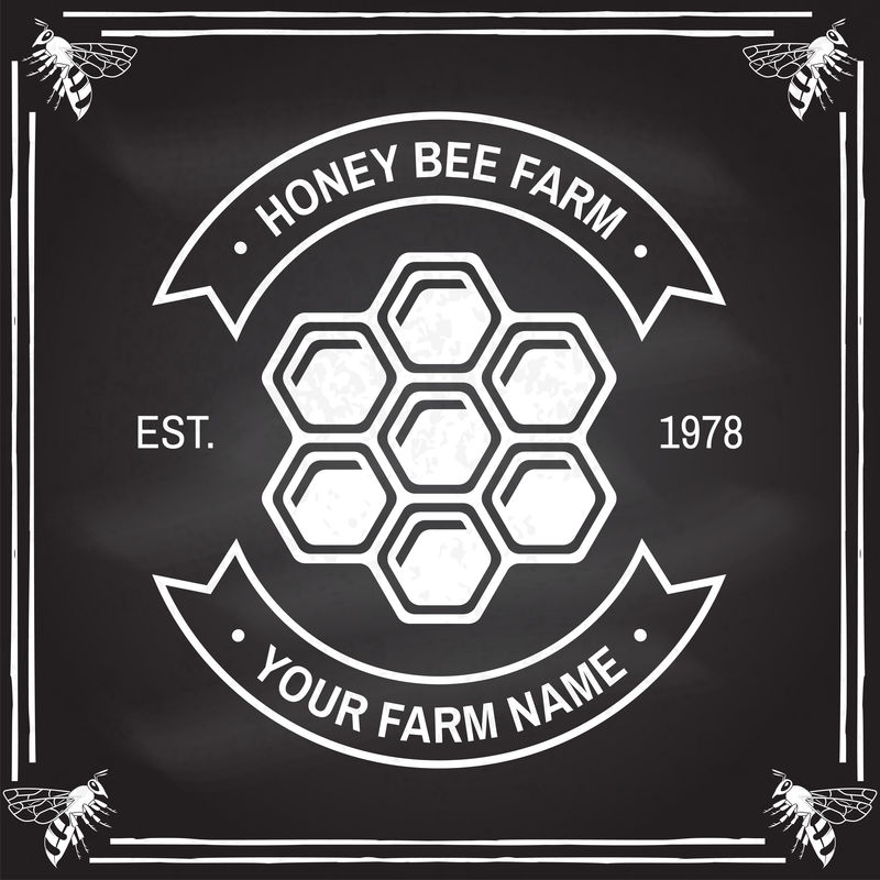 蜂蜜农场徽章矢量在黑板上衬衫邮票或T恤的概念复古的排版设计与蜂蜜剪影蜜蜂农场业务的复古设计