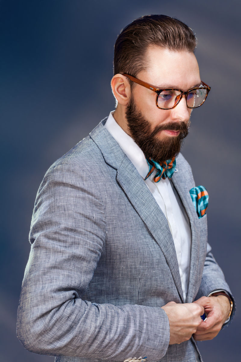 一个英俊时髦的年轻人的肖像