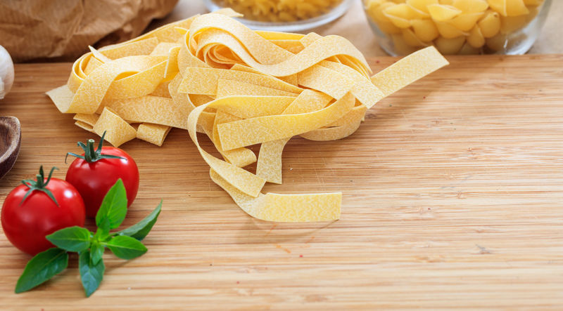 生帕帕德尔番茄罗勒意大利面