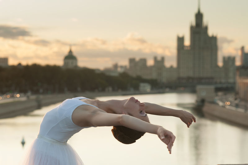 早上在莫斯科市中心跳芭蕾舞