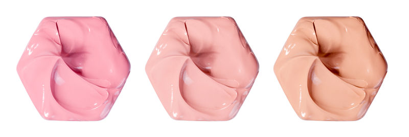 涂抹粉底的脸涂上唇膏液体的化妆品涂片脸红样本白底隔离