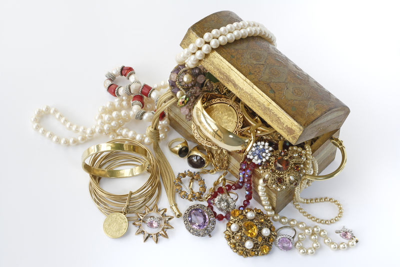 带珠宝的宝箱