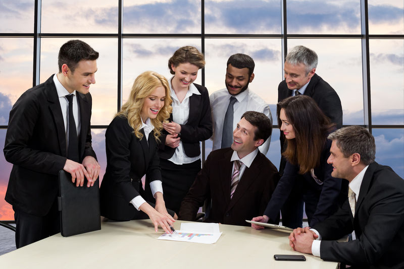 公司经理讨论业务项目