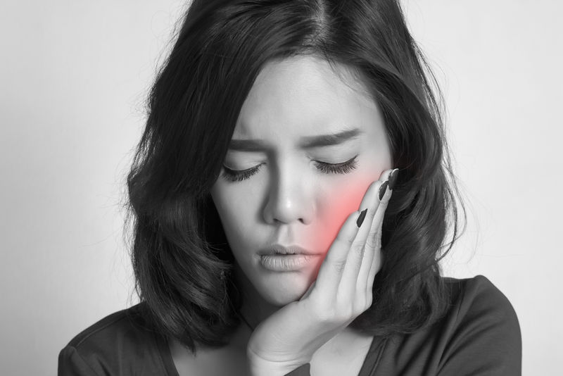 女性牙痛