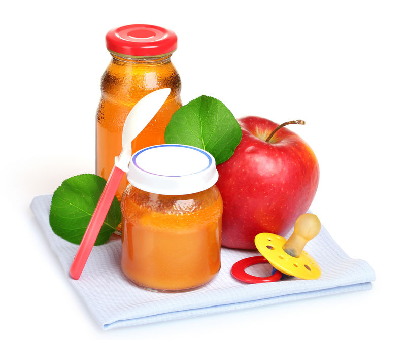 婴儿食品果汁和白色隔离水果