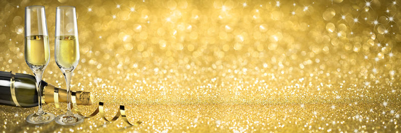 新年敬酒香槟横幅金色背景