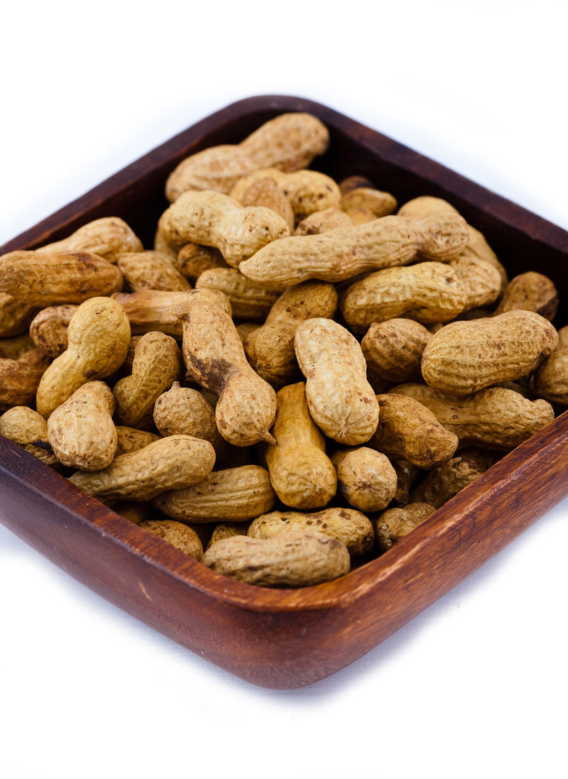 木碗里的花生