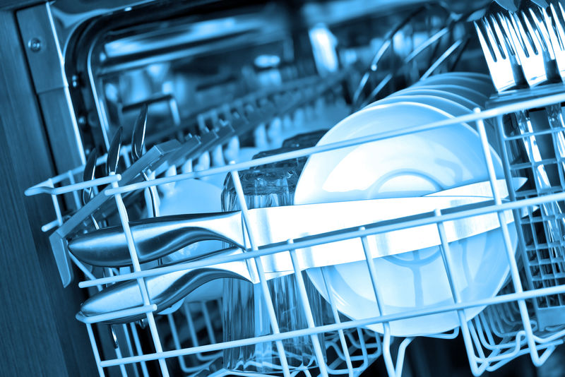 清洗后洗碗机-蓝色调