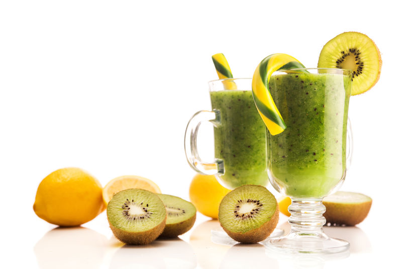 白底新鲜甜点猕猴桃鸡尾酒